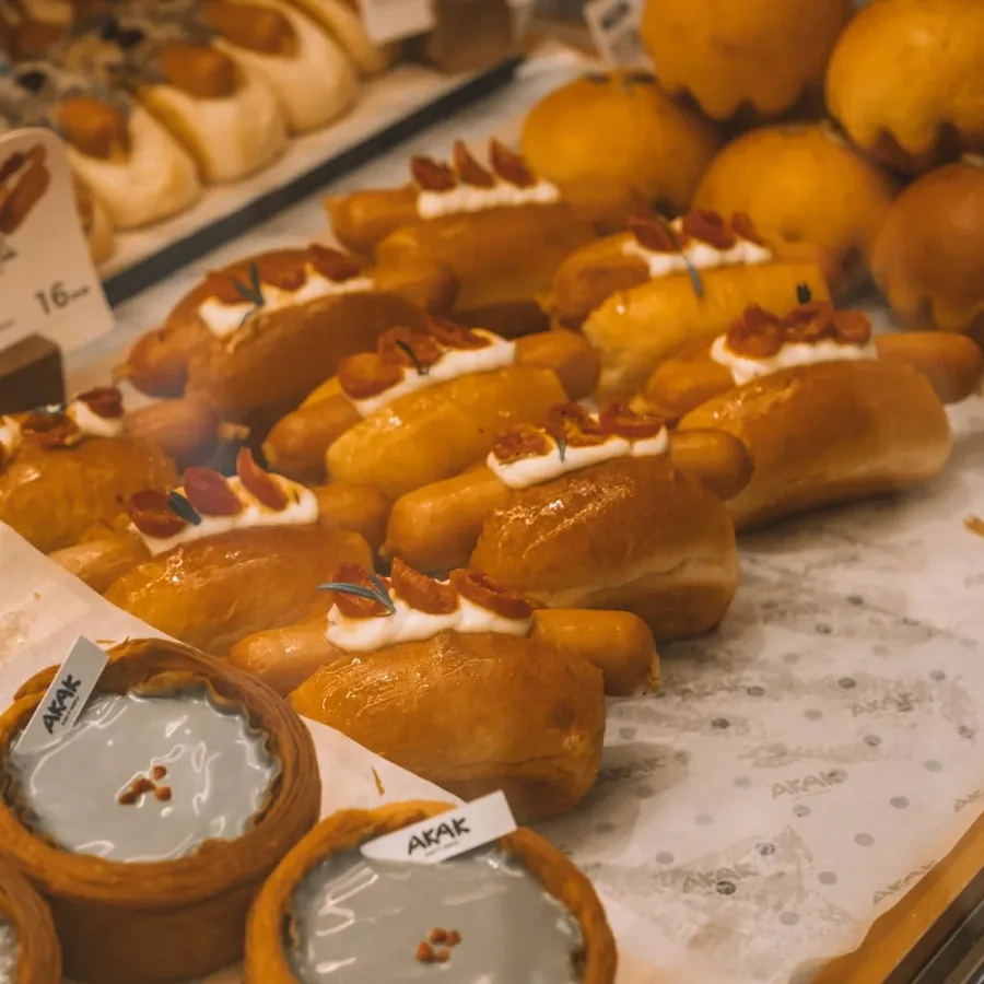 Khay bánh mì mới ra lò